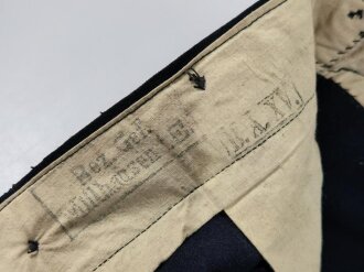 Kaiserreich. gerade, dunkelblaue Uniformhose für Mannschaften. Kammerstück des Artillerie Regiment 10 mit diversen Mottenschäden, grob gereinigtes Stück. Datiert 1908