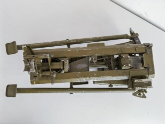 Lafette für MG34 der Wehrmacht. Datiert 1941, überlackiertes Stück