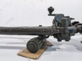 Zweibein für 8cm Granatwerfer 34 der Wehrmacht. Leicht narbiges Stück, überlackiert