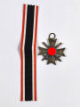 Kriegsverdienstkreuz 2. Klasse mit Schwertern mit Bandabschnitt, Buntmetall