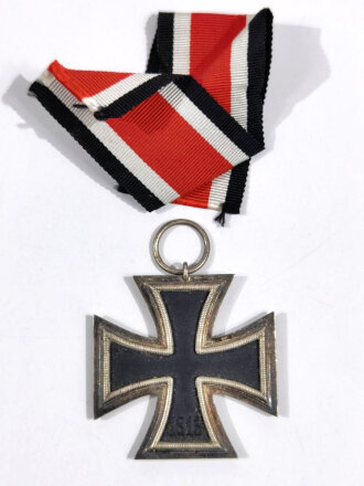 Eisernes Kreuz 2. Klasse 1939 mit Bandabschnitt, Hakenkreuz mit voller Schwärzung