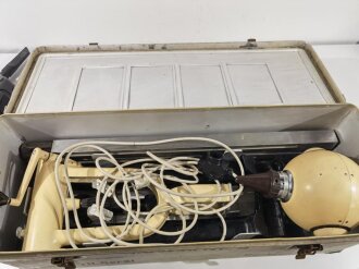 Röntgenapparat zahnärztliches Gerät der Wehrmacht im Transportkasten. Kabel erneuert, Originallack, Funktion nicht geprüft. Antikes Gerät, nur zu Dekorationszwecken