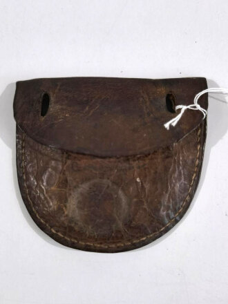 Tasche für eine Erkennungsmarke der Wehrmacht aus Leder, getragenes Stück