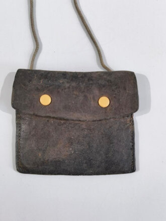 Tasche für eine Erkennungsmarke der Wehrmacht aus Leder, gebrauchtes Stück