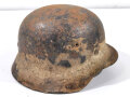 Stahlhelm Modell 1935 der Wehrmacht. Wohl Wasserfund, nur grob gereinigtes Stück