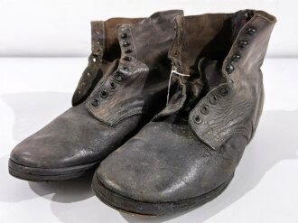 Paar Halbschuhe für Angehörige der Wehrmacht. Ausgegebene Kammerstücke in gutem Gesamtzustand. Sohlenlänge 29,5cm