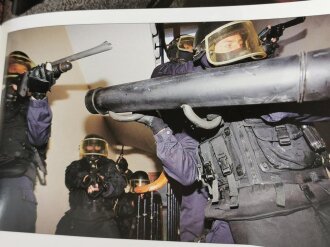 "Spezialeinheit GIGN", Frankreichs Elitegendarmerie im Einsatz, Eric Micheletti, 151 Seiten, DIN A4, gebraucht, aus Raucherhaushalt