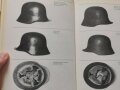 "Der Deutsche Stahlhelm - Eine Entwicklungsgeschichte in Text und Bildern" über DIN A5, 80 Seiten, aus Raucherhaushalt, gebraucht