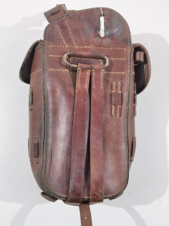 Satteltasche Wehrmacht. Etwas aus der Form geraten, wurde schonmal gefettet, ohne Stempelung