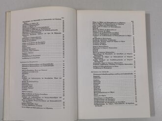 "Uniformen der Deutschen Wehrmacht", einschließlich Ausrüstung und Seitenwaffen, DIN A5,  aus Raucherhaushalt