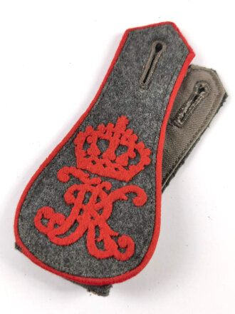 1.Weltkrieg Württemberg, Schulterklappe feldgrau Mannschaft 1.Ulanen Regiment König Karl Nummer19 , Ausführung zum Schlaufen mit feldgrauem Unterfutter, Gesamtlänge 12,5 cm