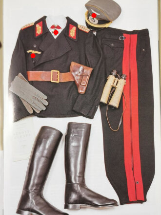 "Gazette des Uniformers - Les Uniformes de la Panzertruppe 1943/1944", 78 Seiten, französisch, aus Raucherhaushalt