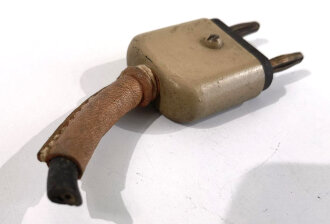 Zweipoliger Stecker  Wehrmacht, sandfarbener Originallack