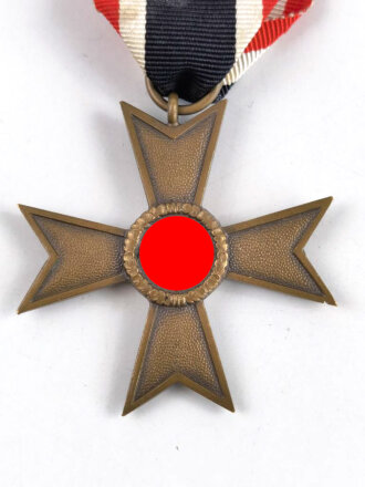 Kriegsverdienstkreuz 2. Klasse 1939 ohne Schwerter am Band, dieses mit Kleberesten, Buntmetall