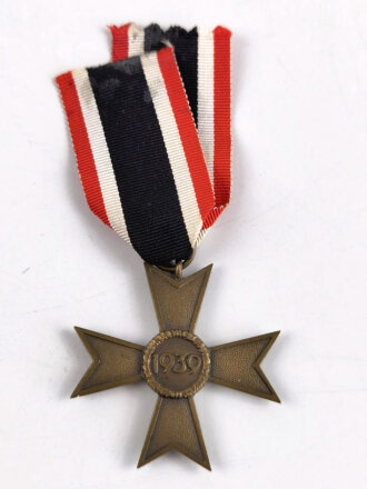 Kriegsverdienstkreuz 2. Klasse 1939 ohne Schwerter am Band, dieses mit Kleberesten, Buntmetall