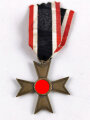 Kriegsverdienstkreuz 2. Klasse 1939 ohne Schwerter am Band, dieses mit Kleberesten, Buntmetall