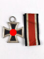 Eisernes Kreuz 2. Klasse 1939 mit Bandabschnitt, Hakenkreuz mit voller Schwärzung, ungereinigtes Stück