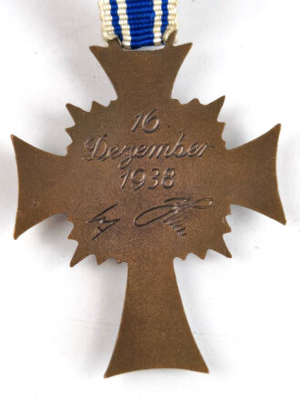 Ehrenkreuz der Deutschen Mutter ( Mutterkreuz ) in Bronze am Band