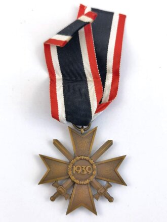 Kriegsverdienstkreuz 2. Klasse 1939 mit Schwertern am Band, Buntmetall