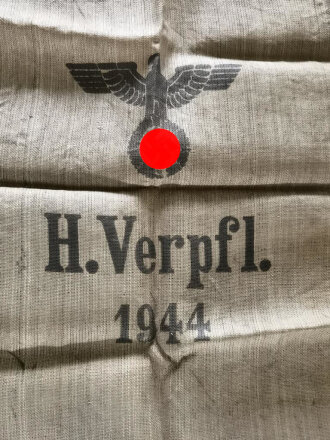 Grosser Sack für Heeresverpflegung der Wehrmacht, datiert 1944. Angeschmutzt