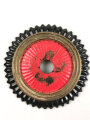 Kokarde für eine Pickalhaube für Offiziere. Ausführung für die Steckrosette. Originallack, Durchmesser 53mm