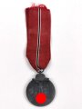 Medaille " Winterschlacht im Osten" mit Hersteller 25 im Bandring für Arbeitsgemeinschaft der Graveur-, Gold- und Silberschmiedeinnungen, Hanau a. Main, am Band