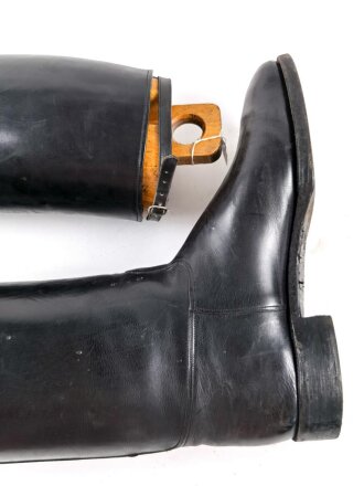 Paar auf Maß gefertigte Reitstiefel für einen Offizier der Wehrmacht. Sehr guter Zustand, Sohlenlängen 31cm