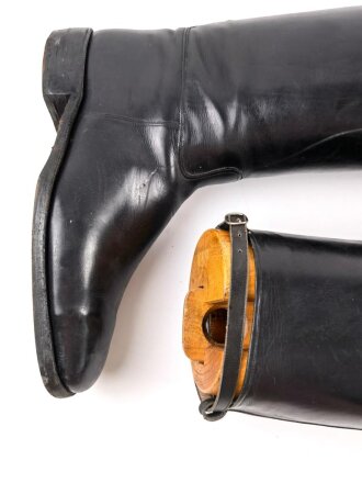 Paar auf Maß gefertigte Reitstiefel für einen Offizier der Wehrmacht. Sehr guter Zustand, Sohlenlängen 31cm