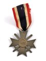 Kriegsverdienstkreuz 2. Klasse 1939 mit Schwertern am Band, Buntmetall