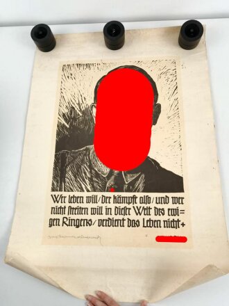 Plakat "Wer Leben will der Kämpfe also / und wer nicht streiten will in dieser....." sowie Bildniss von Adolf Hitler als Holzschnitt von Georg Sluyterman van Langeweyde) . Maße 61 x 87cm