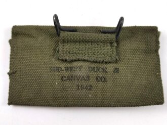 U.S. WWII Bandage pouch. olive drab, dated 1942, unused