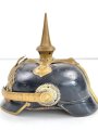 Bayern, Pickelhaube für einen Offizier der Infanterie. Ungereinigtes Stück, so direkt aus Privathaushalt stammend