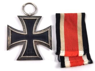 Eisernes Kreuz 2. Klasse 1939 mit Bandabschnitt, Hakenkreuz mit voller Schwärzung