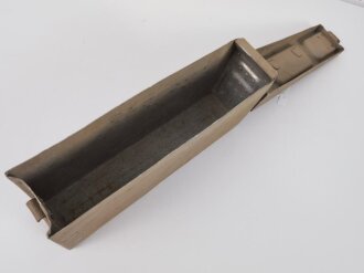 Gurtkasten Wehrmacht. Aluminium, datiert 1939, vermutlich neuzeitlich lackiert. Ungereinigtes Stück