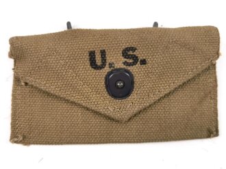 U.S. WWII Bandage pouch. Khaki, dated 1942 by Cadillac Fabrics, unused