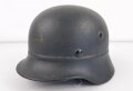 Stahlhelm Luftschutz. Ausschusshelm ( Fehler am mitgeprägten Lüftungsbolzen ) daher mit der Sicke versehen und als Luftschutzhelm verwendet. Originallack, hatte niemals ein Emblem