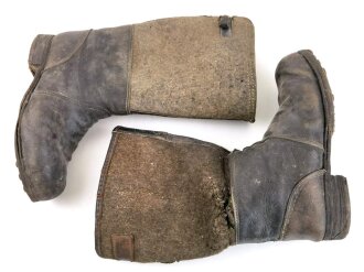 Paar Winterstiefel Wehrmacht. Getragenes, ungereinigtes Paar, Sohlenlänge 29cm. Ursprünglich kein Paar, aber offensichtlich zusammen getragen