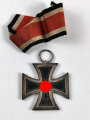 Eisernes Kreuz 2. Klasse 1939 mit Bandabschnitt, Hakenkreuz mit voller Schwärzung