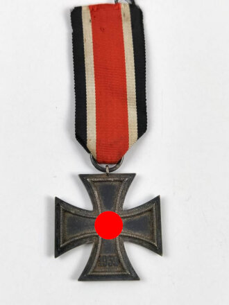 Eisernes Kreuz 2. Klasse 1939 am Band, Hakenkreuz mit voller Schwärzung, ungereinigtes Stück