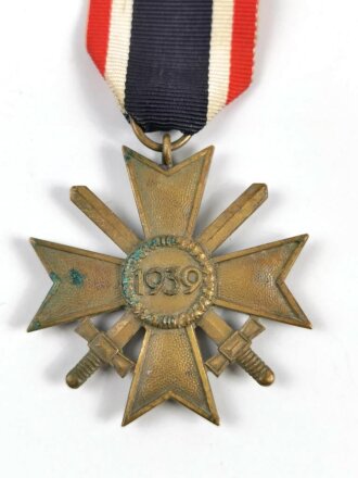 Kriegsverdienstkreuz 2. Klasse 1939 mit Schwertern am Band, Buntmetall