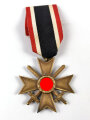 Kriegsverdienstkreuz 2. Klasse 1939 mit Schwertern am Band, Buntmetall