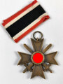 Kriegsverdienstkreuz 2. Klasse 1939 mit Schwertern mit Bandabschnitt, Buntmetall