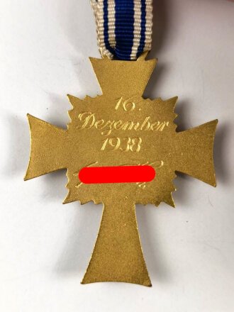 Ehrenkreuz der Deutschen Mutter ( Mutterkreuz ) in Gold an kurzem Band