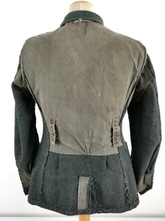 Heer, Feldbluse Modell 1943 für Mannschaften. Italienes Tuch, die Effekten original vernäht. getragenes Stück in gutem Gesamtzustand