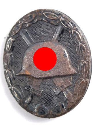 Verwundetenabzeichen Schwarz 1939 magnetisch, Hakenkreuz und Stahlhelm angerostet