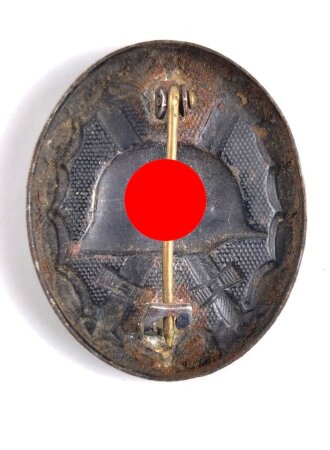 Verwundetenabzeichen Schwarz 1939 magnetisch, Hakenkreuz und Stahlhelm angerostet