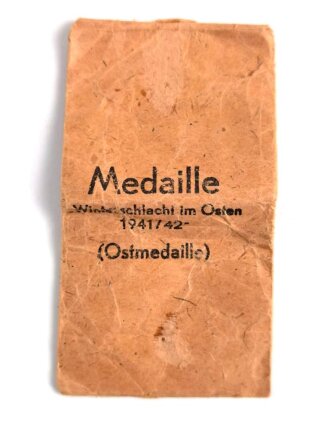 Verleihungstüte Medaille Winterschlacht im Osten, Hersteller Otto Zappe, Gablonz, leicht eingerissen, sonst guter Zustand