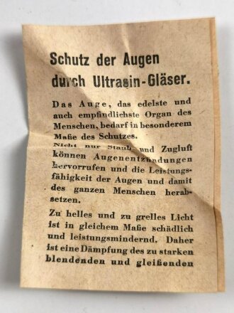 Allgemeine Schutzbrille Wehrmacht in Kunstlederhülle, ungetragenes Stück mit dunklen Ultrasin Gläsern, Beizettel von 1942 innliegend