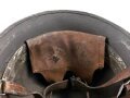 Schweden, Stahlhelm M21/26. Von der schwedischen Armee überlackiertes Stück in gutem Gesamtzustand