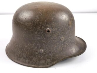 Österreich 1.Weltkrieg, Stahlhelm Modell 1917. In allen Teilen originales Stück, ungereinigt